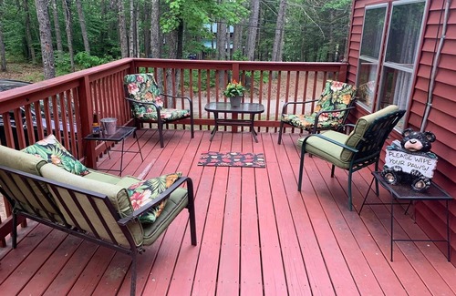 Madison Cottage | Dog 🐾 3 bedroom 5 bed cottage - Sleeps 8 Private lake community 0.5 mls to water