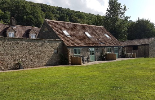 Tickenham House | Dog & family friendly 2 bed barn conversion in country setting