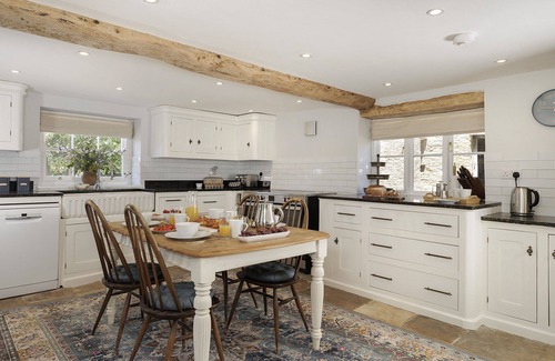 Lechlade Cottage | Dog friendly holiday home with a hot tub - Green Farm
