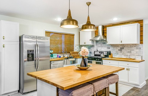 West Hills House | Dog-friendly bayfront home w/free WiFi, private washer/dryer, waterfont deck