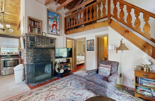 Franconia House | Dog-friendly & charming mountain chalet w/fireplace