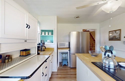 Beaufort House | Dog-friendly coastal home with enclosed yard, gas grill and fire-pit