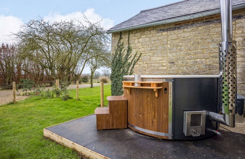 Faringdon Cottage | Dog friendly Cotswold cottage with a relaxing hot tub - Ivy Cottage