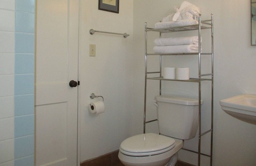 North University Cottage | Dog-Friendly Cottage to yourself, fully fenced yard. No dog fee.