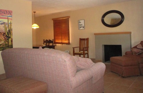 North University Cottage | Dog-Friendly Cottage to yourself, fully fenced yard. No dog fee.