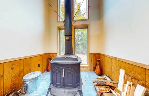Killington House | Dog-Friendly Cottage with Deck & Beautiful Views - Close to Golf, Skiing & Trail