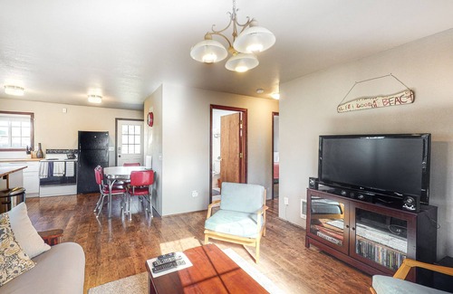 Netarts House | Dog-Friendly Cottage w/Deck, WiFi & Washer/Dryer - Near Beaches, Clamming