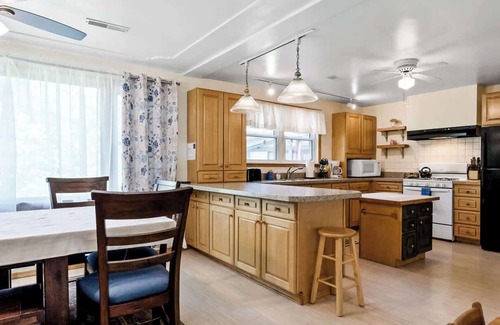 Kendall House | Dog-Friendly Dual Home in the Woods w/Lake Access