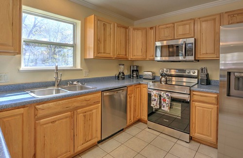 New Castle House | Dog Friendly Family Home w/ Decks, Near Downtown & Trails, 13 mi.to Hot Springs!