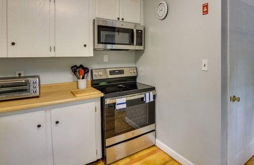 Leominster House | Dog-Friendly Fitchburg Vacation Rental, Hike & Ski