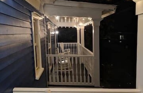 Downtown Historic District Apartment | Dog-friendly, FREE BIKES next to Historic Downtown