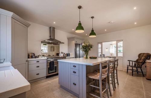 Shipston on Stour House | Dog friendly holiday home with superb garden and rural location - Ridge Barn