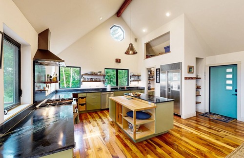 Florence House | Dog-friendly gem on 10 acres with sweeping view - minutes to Oregon Dunes