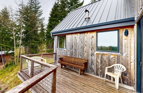 Florence House | Dog-friendly gem on 10 acres with sweeping view - minutes to Oregon Dunes