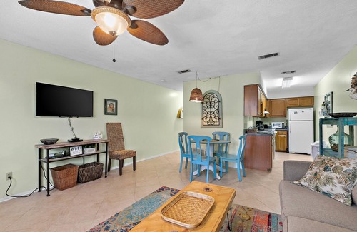 Navarre Beach House | Dog-friendly getaway near beaches w/AC & washer/dryer - snowbirds welcome