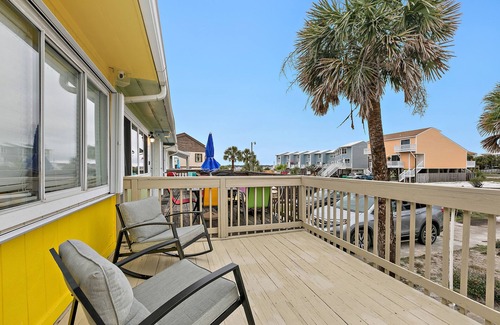 Navarre Beach House | Dog-friendly getaway near beaches w/AC & washer/dryer - snowbirds welcome