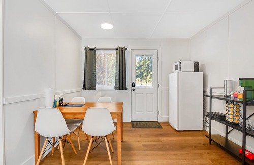 Quilcene Apartment | Dog-friendly hiker's studio with fast WiFi & mountain views