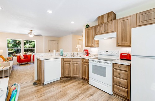 Anderson Island House | Dog-Friendly Home w/Woodland View & Washer/Dryer - Near Golf, Marina & Lakes