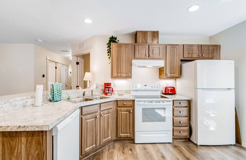 Anderson Island House | Dog-Friendly Home w/Woodland View & Washer/Dryer - Near Golf, Marina & Lakes