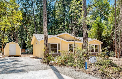 Anderson Island House | Dog-Friendly Home w/Woodland View & Washer/Dryer - Near Golf, Marina & Lakes