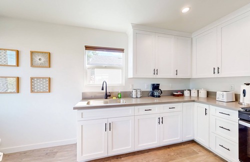 Canyon Country House | Dog-friendly home with outdoor space, grill, amazing views, AC, & W/D
