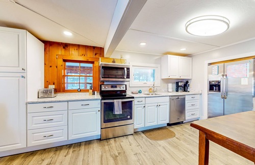 Castleton House | Dog-friendly lakefront oasis with scenic patio & firepit - near skiing & golf
