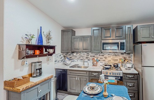 Mono Vista House | Dog-friendly lakefront cabin with canoes, athletic courts, grill, & horse stable