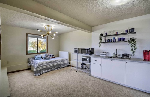 Lakewood Apartment | Dog-Friendly Lakewood Apartment w/ Private Hot Tub