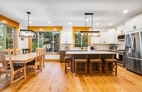 Cle Elum House | Dog-friendly lodge with hot tub, beautiful setting, Ping-Pong & air hockey