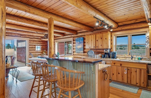 Pagosa Springs Cabin | Dog friendly log cabin with mountain views and hot tub