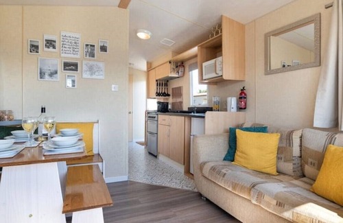 Towyn House | Dog Friendly* Lovely Caravan by the Beach, 4 Berth, Towyn, North Wales