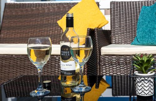 St George House | Dog Friendly Lovely Caravan 4 Berth Towyn North Wales Read full host details before booking Mon in to Fri out Fri in to Mon out Mon to Mon Fri to Fri ONLY