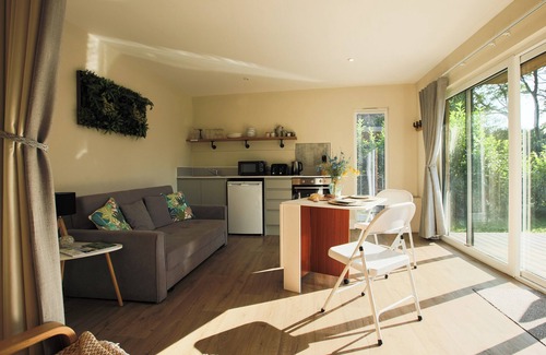 Toppesfield Cabin | Dog-Friendly Luxury Lodge: Retreat from City to Country Bliss with Hot Tub