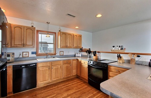 Buxton House | Dog-Friendly, Ocean View House w/AC, Private Hot Tub, Shared Pool, Private W/D