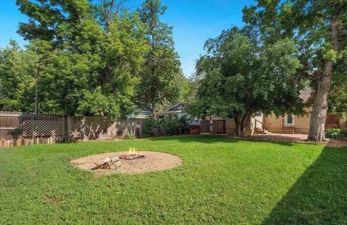 Windsor House | Dog Friendly ~ Old Town Windsor ~ Locust Abode