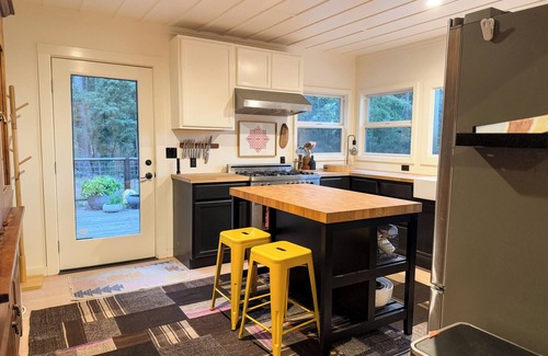 Philo House | Dog-friendly Ridgetop Home - a retreat in Elk 15 minutes from Anderson Valley