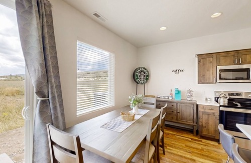 Garden City House | Dog-friendly townhouse with mountain view, fireplace, central AC, & washer/dryer