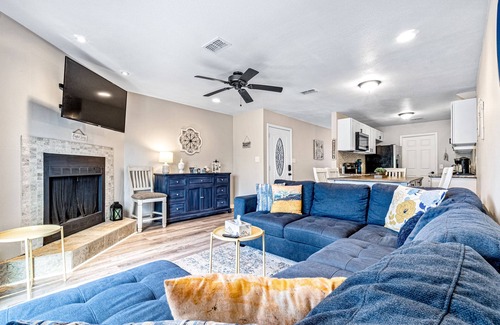 Gulf Breeze House | Dog-friendly townhome with private deck, charming interior, washer/dryer & AC