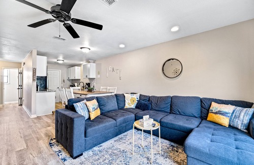 Gulf Breeze House | Dog-friendly townhome with private deck, charming interior, washer/dryer & AC