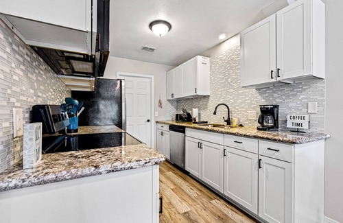 Gulf Breeze House | Dog-friendly townhome with private deck, charming interior, washer/dryer & AC