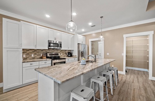 Laguna Beach Estates House | Dog Friendly Vacation Just 2 Blocks from the Beach! 14+ & 21+ Day Discounts!