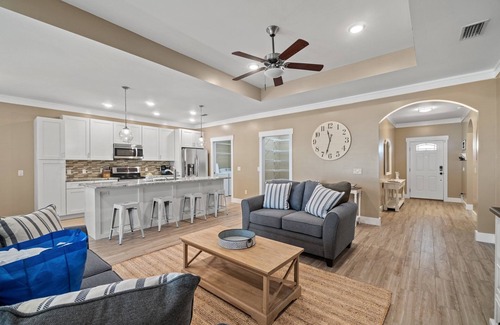 Laguna Beach Estates House | Dog Friendly Vacation Just 2 Blocks from the Beach! 14+ & 21+ Day Discounts!
