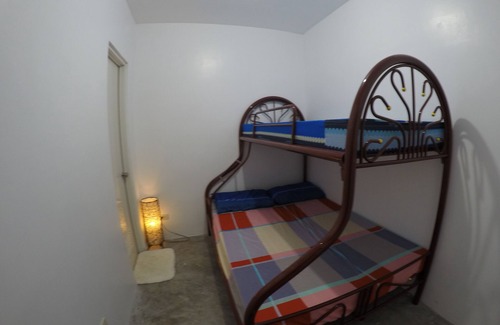 Legazpi House | Dog Friendly Vacation Rooms with Private Bathroom for 3 Persons
