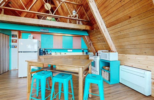 Gig Harbor Cabin | Dog-friendly waterfront escape with expansive deck, gas grill and gorgeous views