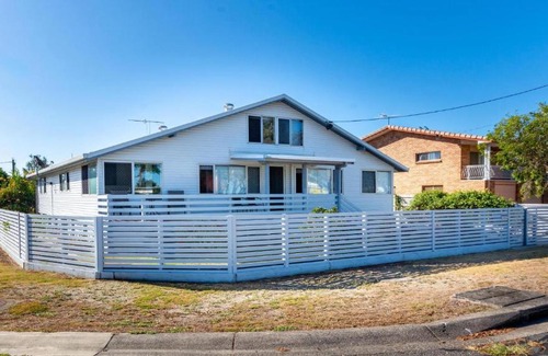 Beachmere House | Dog Lovers Retreat