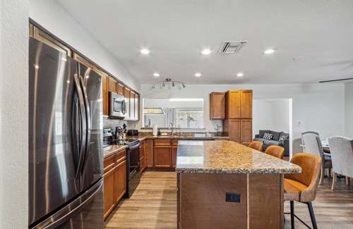 South Scottsdale House | Dogs Welcome & Private Hot tub - Close to Old Town! Granite Reef
