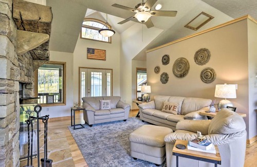 Crellin House | Dogs Welcome Secluded Oakland Gem with Hot Tub