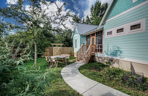 Ocean Springs Cottage | Dogtrot Cottage Near Downtown, Shearwater Pottery, and East Beach