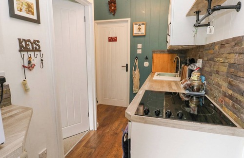 Cenarth Cottage | DOIREWOOD, pet friendly, with pool in Cenarth