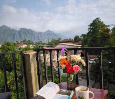 Vang Vieng Hotel | Dokchampa Hotel